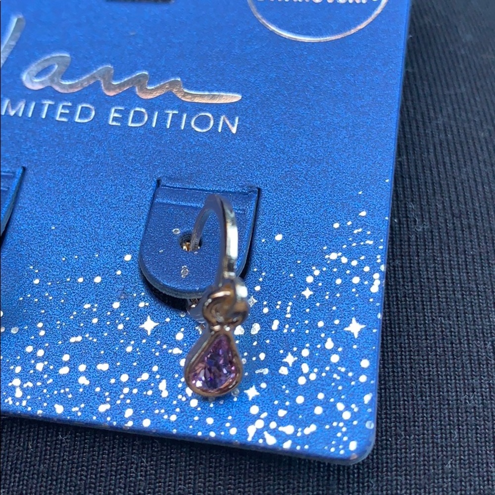 Earrings with lilac color stone - Picture 3 of 4